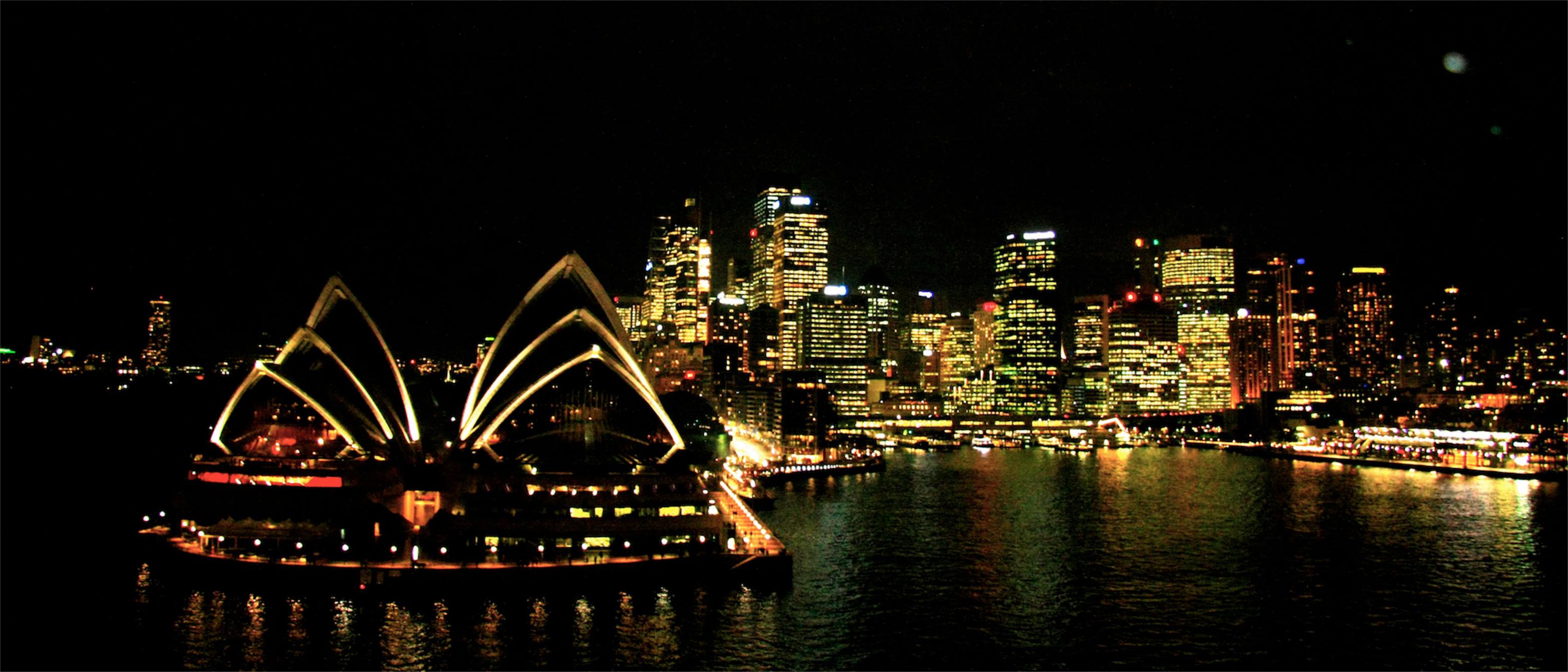 Sydney Harbor at night.jpg